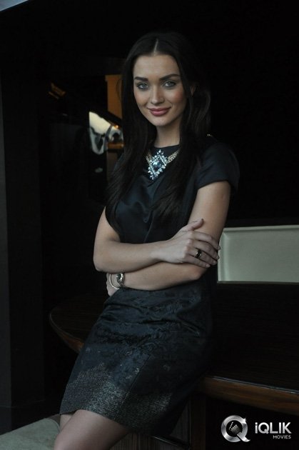 Amy-Jackson-at-I-Manoharudu-Movie-Press-Meet